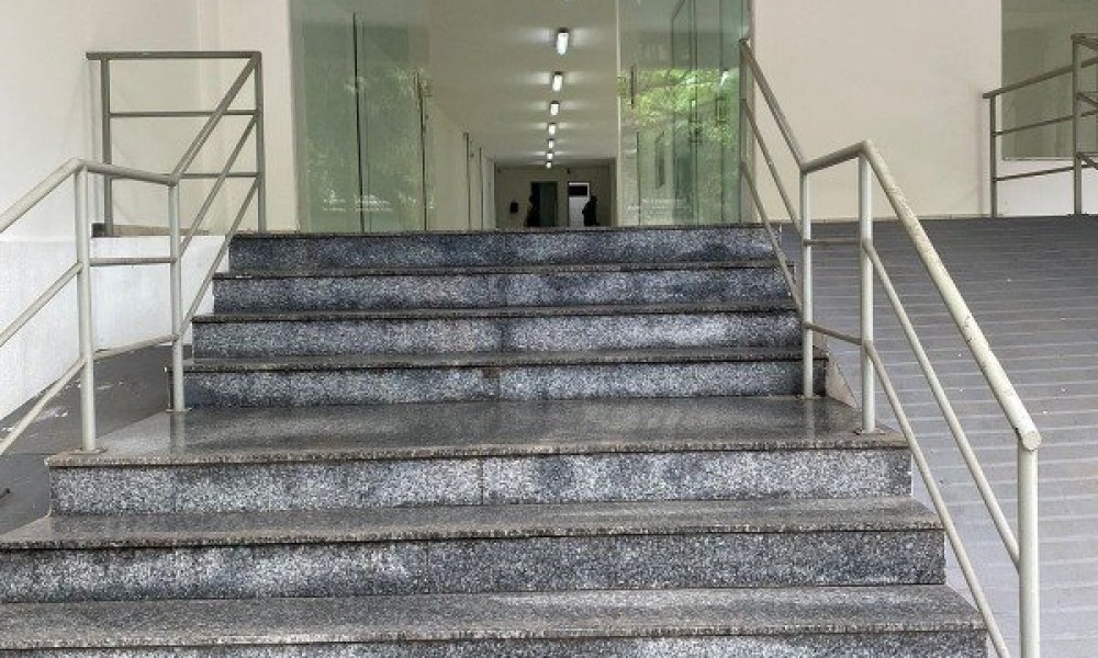 Prédio Comerical Com 3 Pavimentos