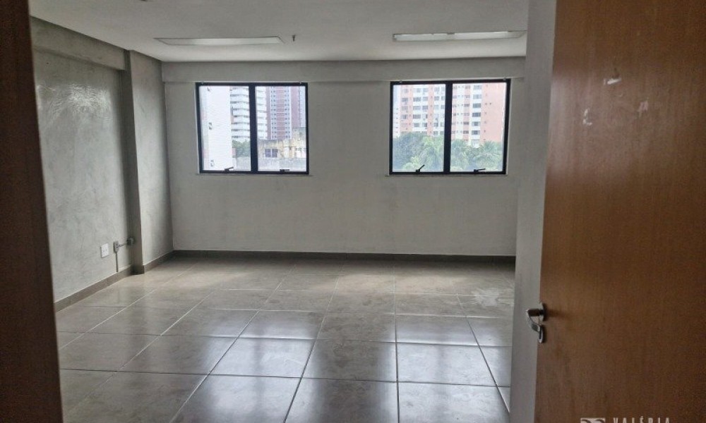 Ed. Centro Empresarial Acropole