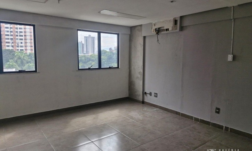 Ed. Centro Empresarial Acropole