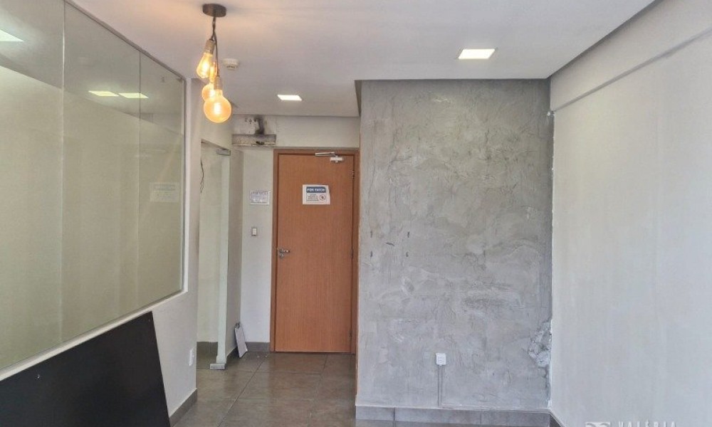 Ed. Centro Empresarial Acropole