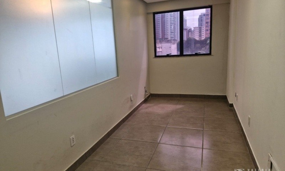 Ed. Centro Empresarial Acropole