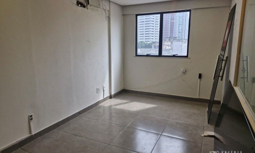 Ed. Centro Empresarial Acropole