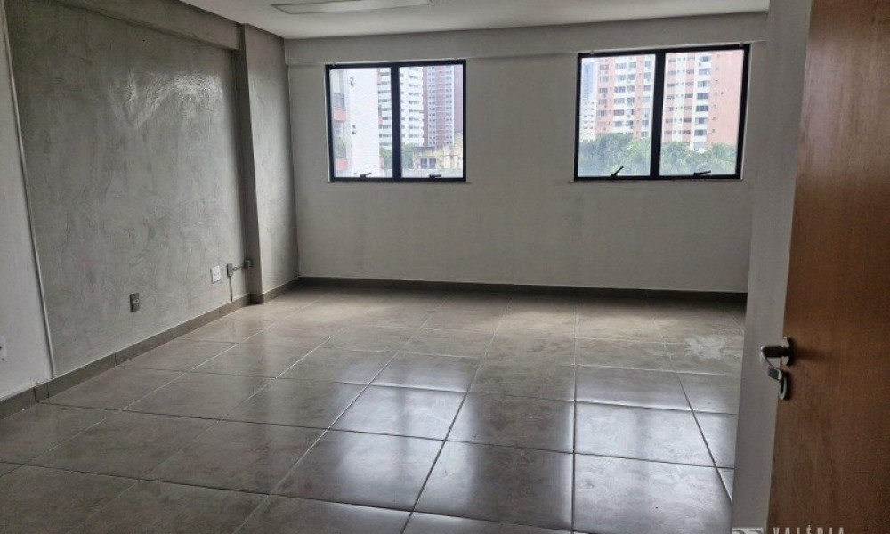 Ed. Centro Empresarial Acropole