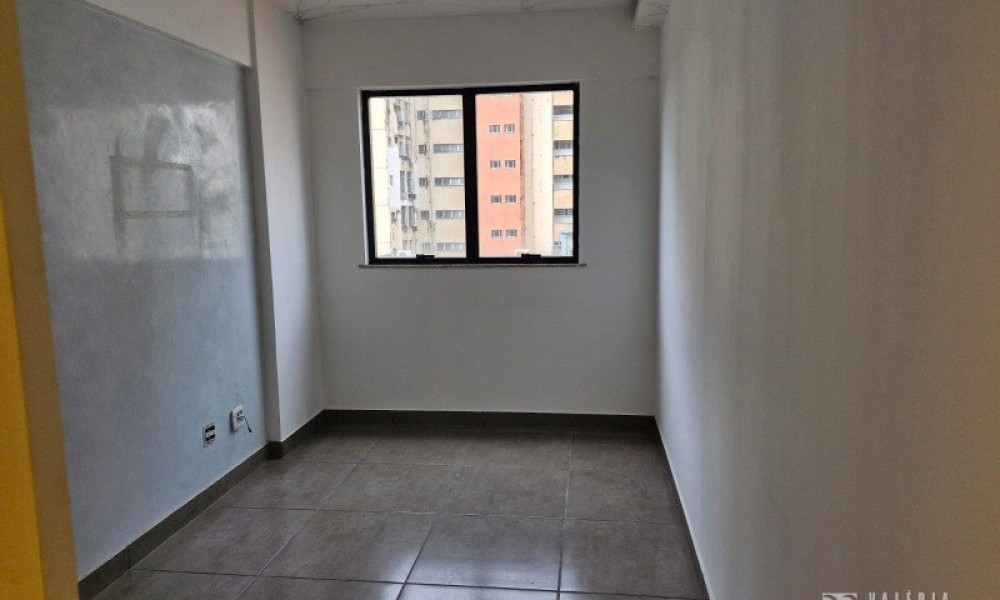Ed. Centro Empresarial Acropole