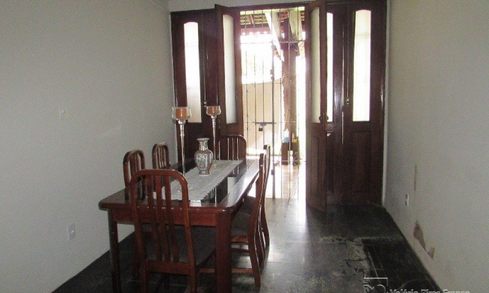 Casa Comercial