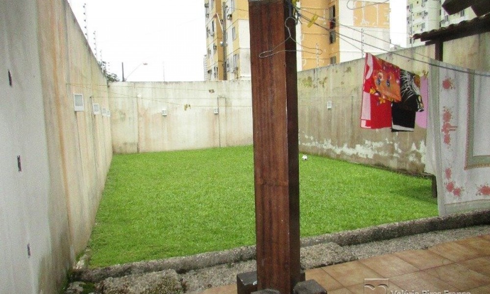 Casa Comercial