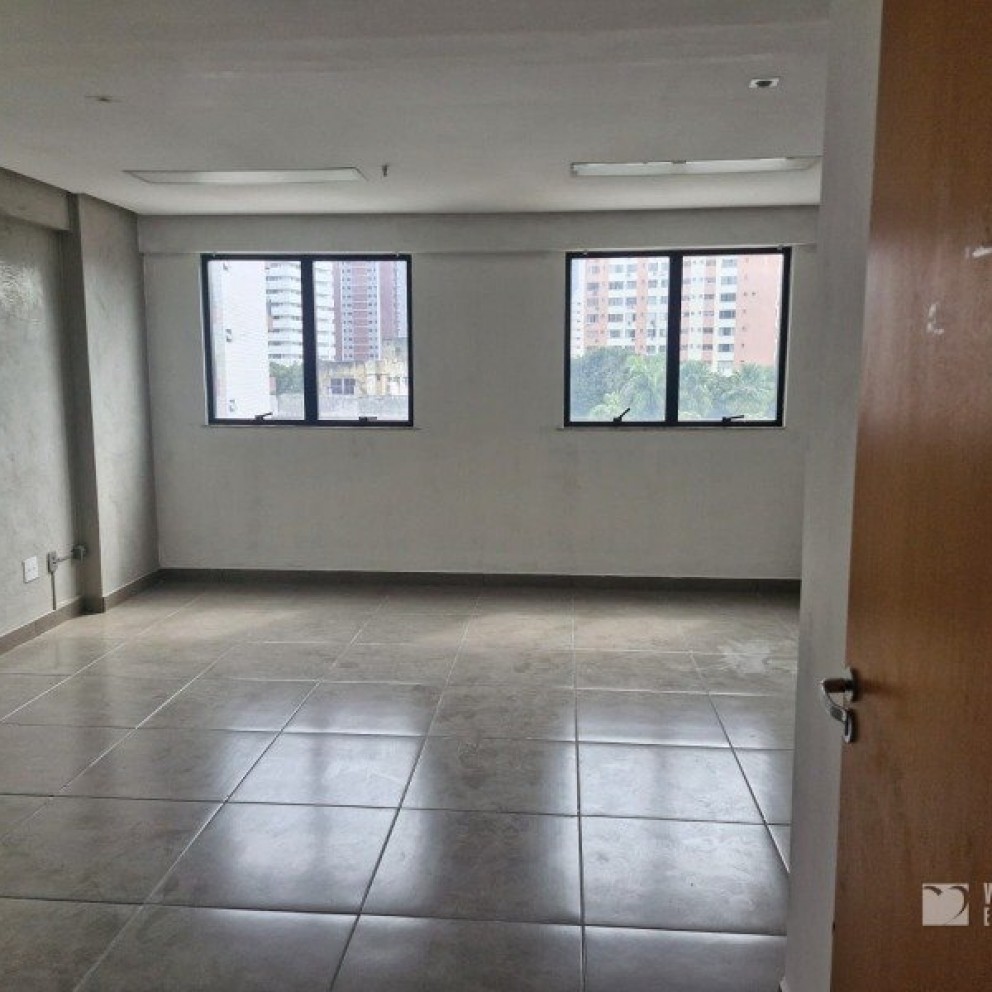 Ed. Centro Empresarial Acropole